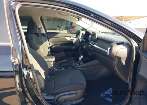 2023 Kia Forte Lxs z USA, uszkodzony, nr VIN 3KPF24AD7PE551718